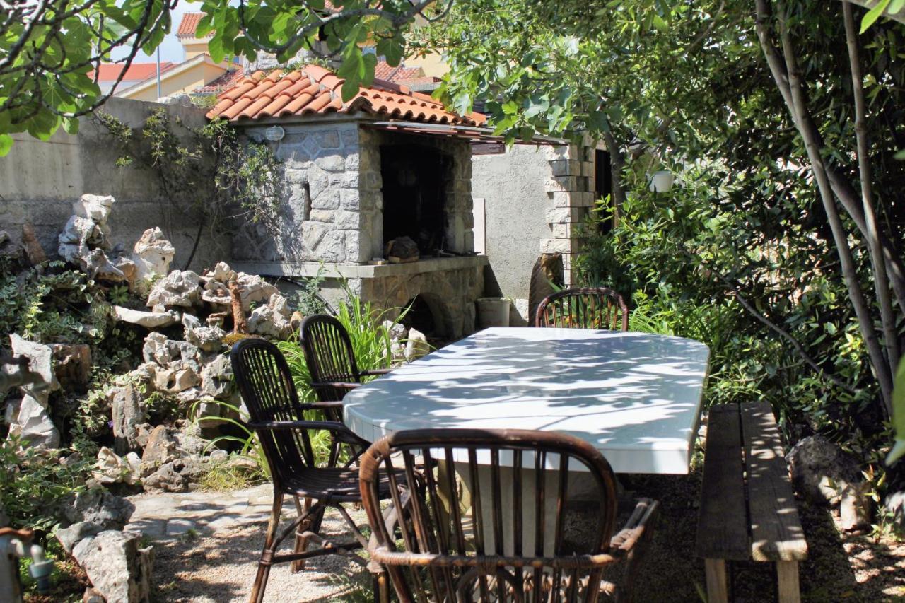 Rooms With A Parking Space Krk - 13553 Vrh  Exterior foto