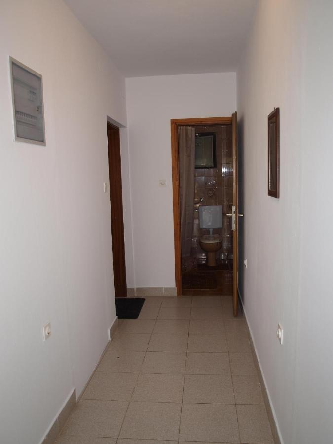 Rooms With A Parking Space Krk - 13553 Vrh  Exterior foto